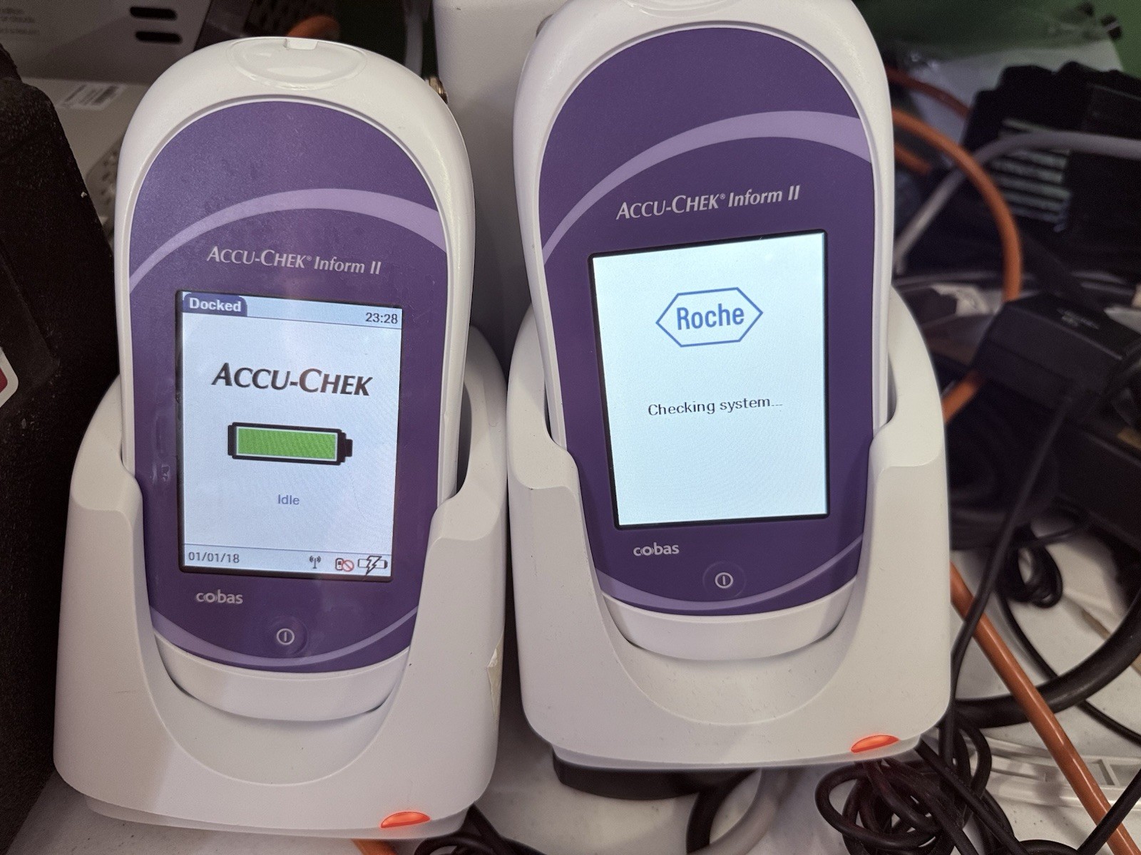 Roche Cobas Accu-Chek Inform II Meter 05060303 w/ Power supply Docking Station
