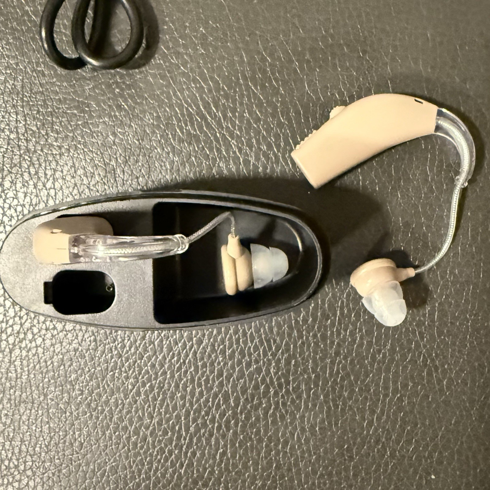Clear Nature Simple Hear Left And Right Side Ear Hearing Aids OTC Charging Case