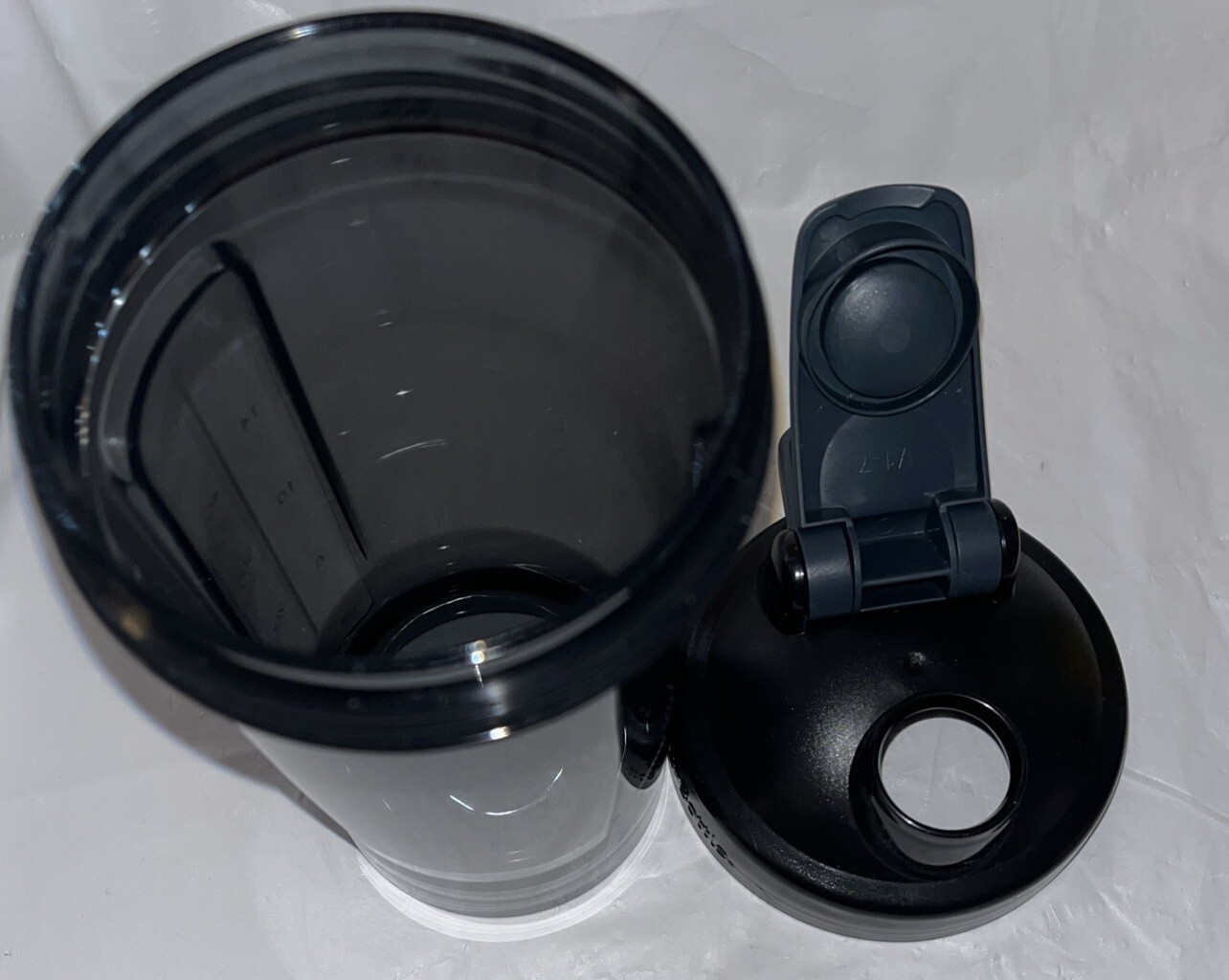 Blender Bottle Pro24 Black w/Loop Top 24 oz EUC FREE SHIPPING