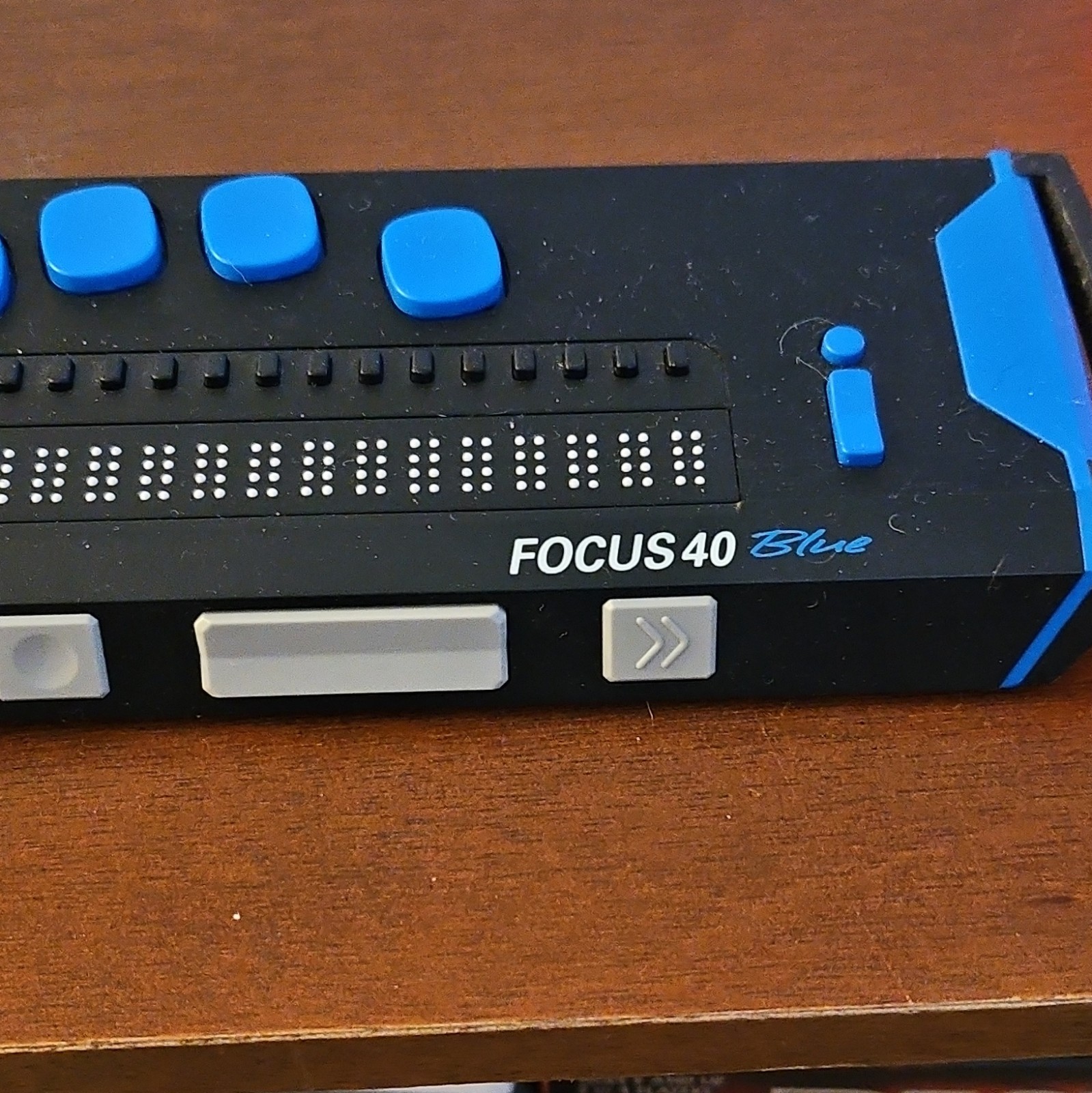 Freedom Scientific Focus 40 Blue Portable Braille Display Black/Blue F40B5