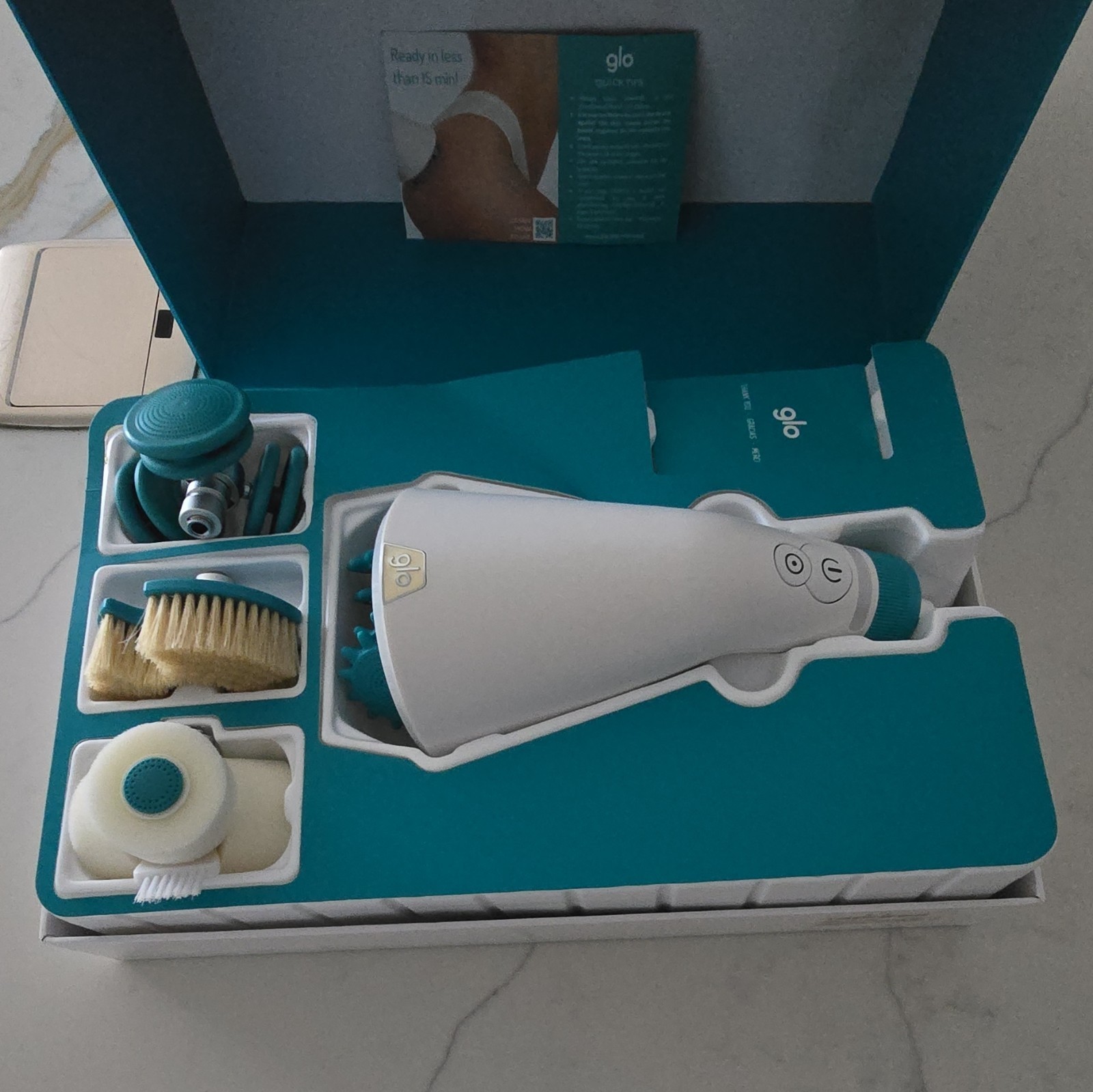 glo Handheld Anti-Cellulite Vibration Massager 4 Heads Battery White/Blue