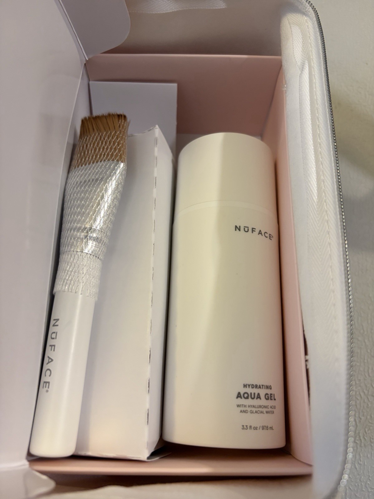 NuFACE Handheld Microcurrent Facial Massager w/ Case Brush Aqua Gel 3.38 fl oz