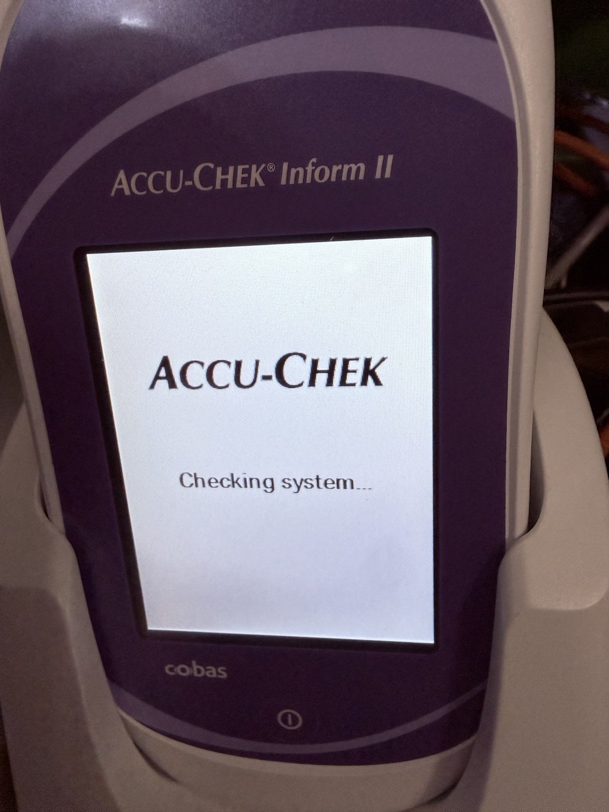 Roche Cobas Accu-Chek Inform II Meter 05060303 w/ Power supply Docking Station