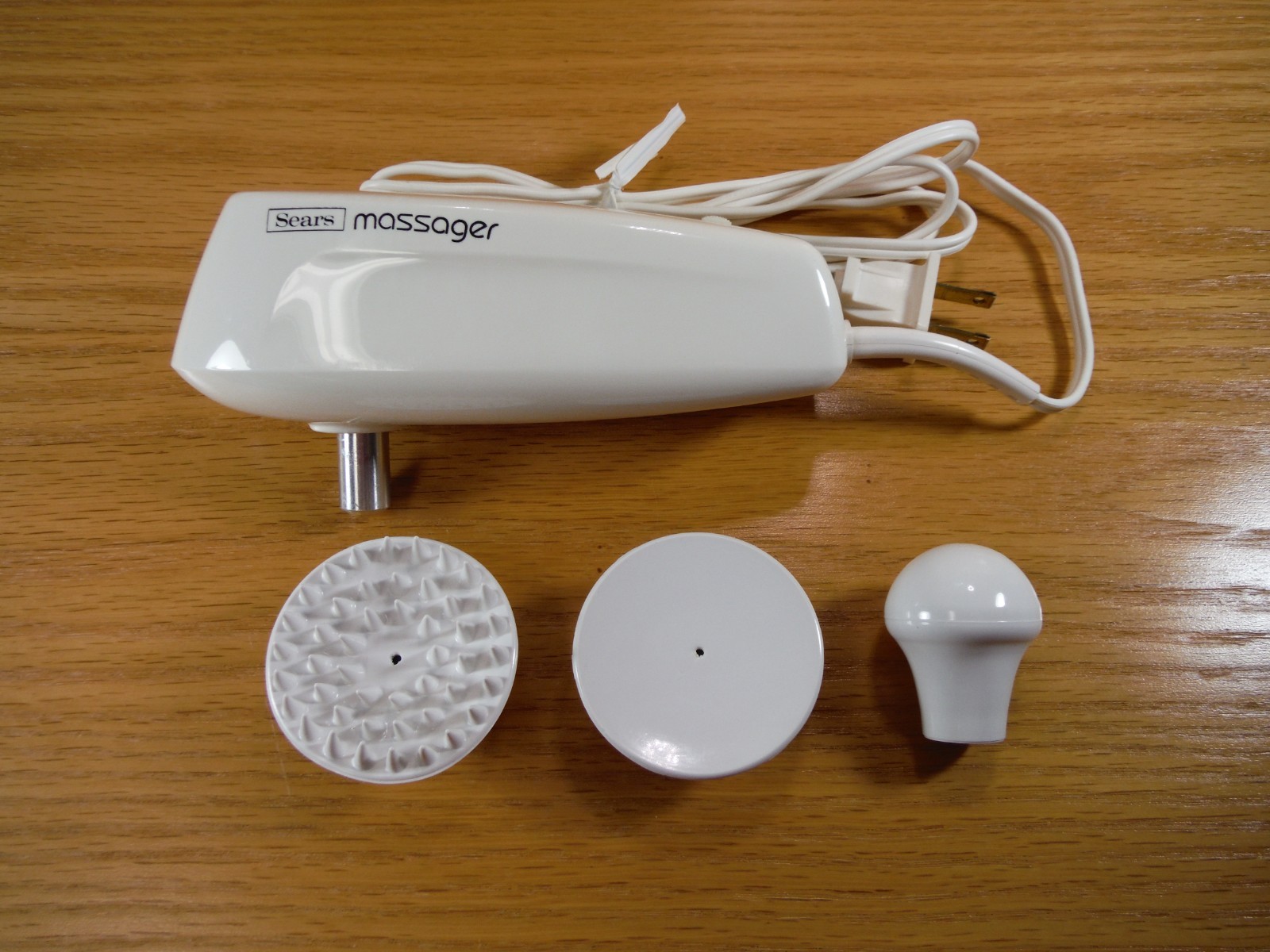 Vintage Sears Massager 793.2251 12 Watts 2 Speed w/ 3 Attachments Tested