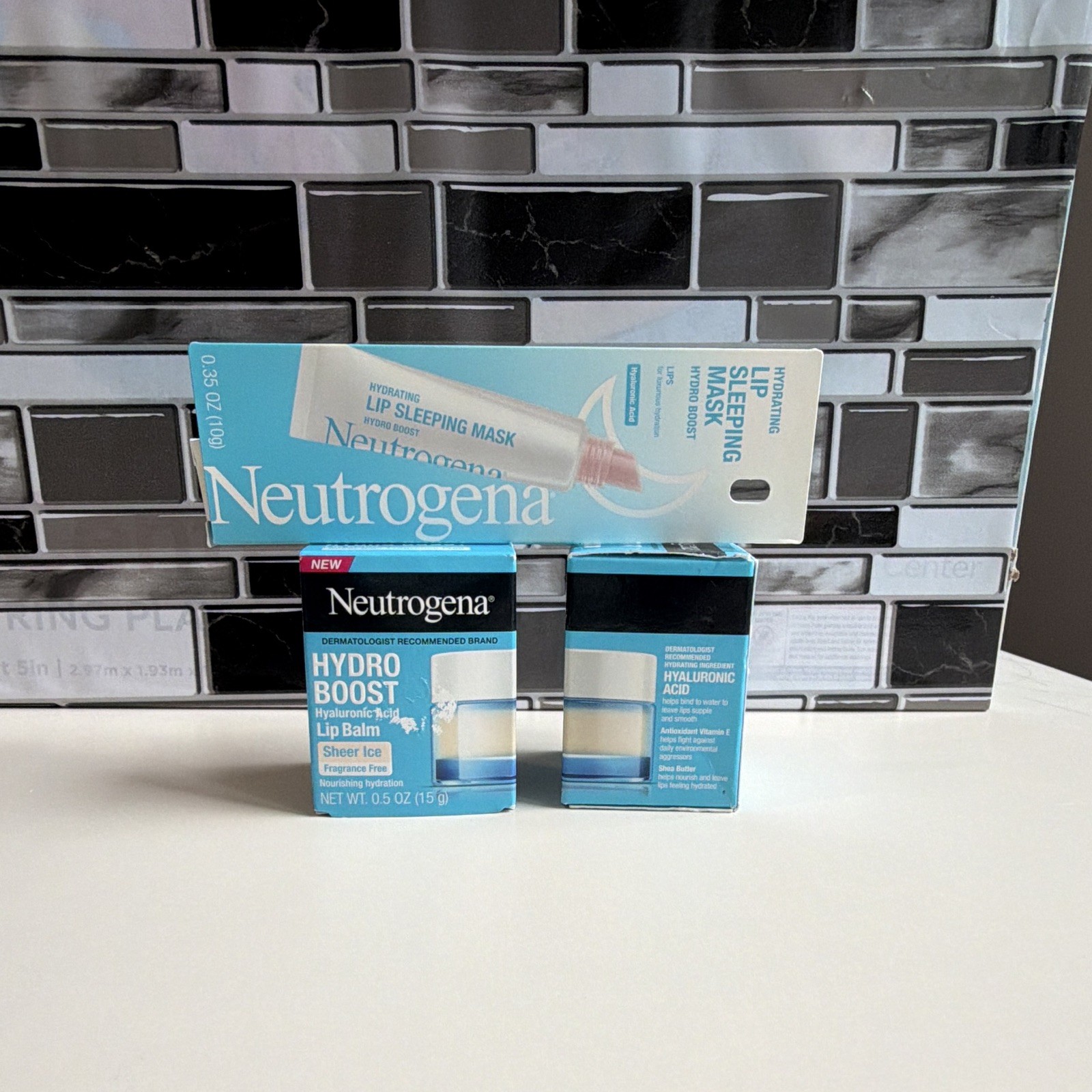 3 pack Neutrogena Hydro Boost Hyaluronic Acid Lip Balm Nourishing…………..