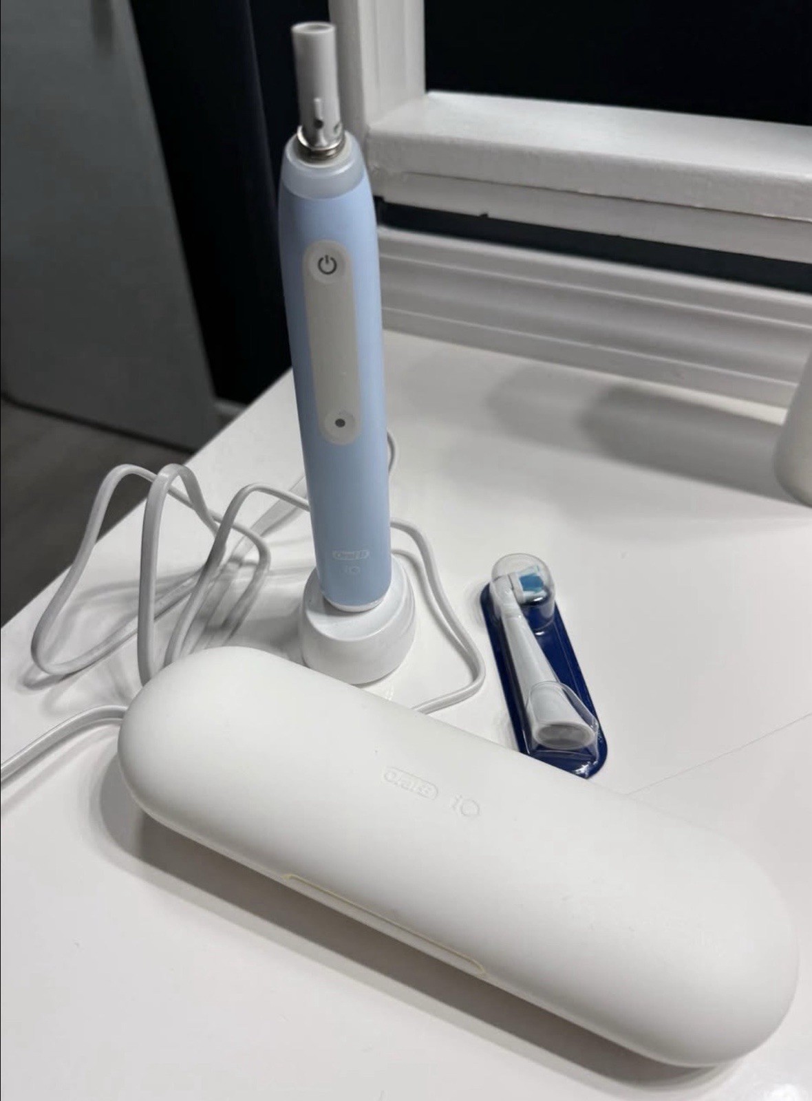 Braun Oral-B iO Oscillating Electric Toothbrush Blue/White w/ Charger Stand Case
