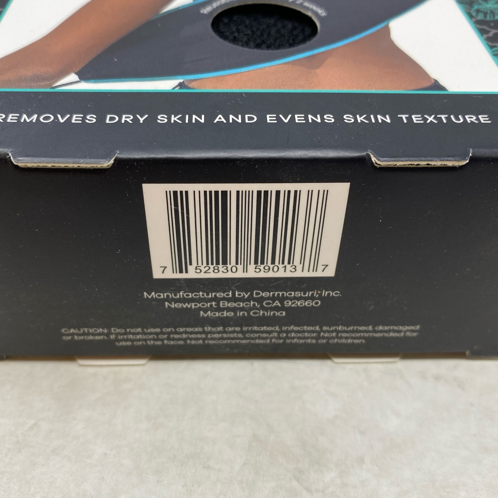 Dermasuri Deep Exfoliating Back Scrub Black 27x8in 1ct