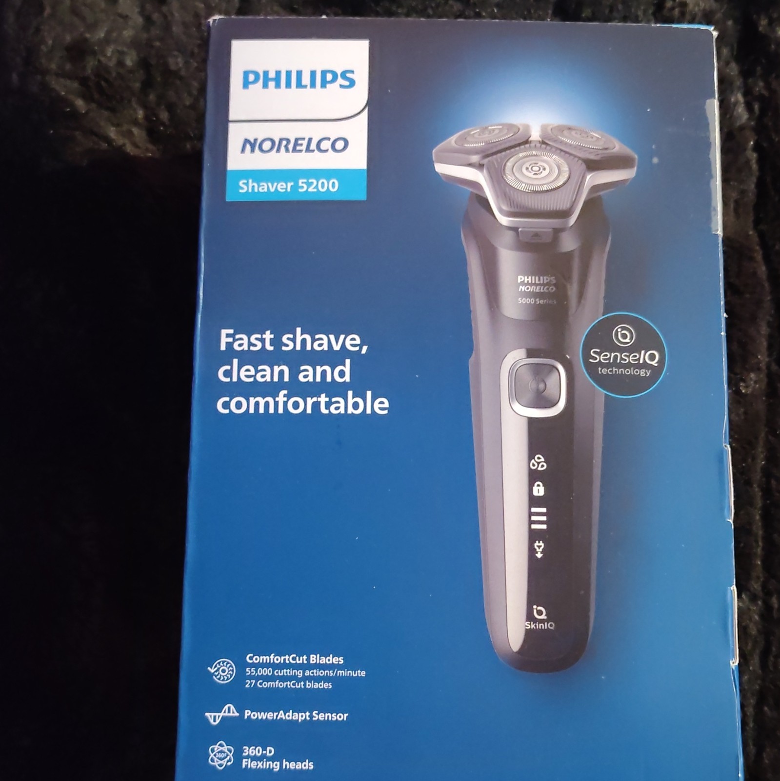 Philips Norelco Shaver 5200 Wet/Dry Rechargeable USB 3-Head Rotary S5820/81