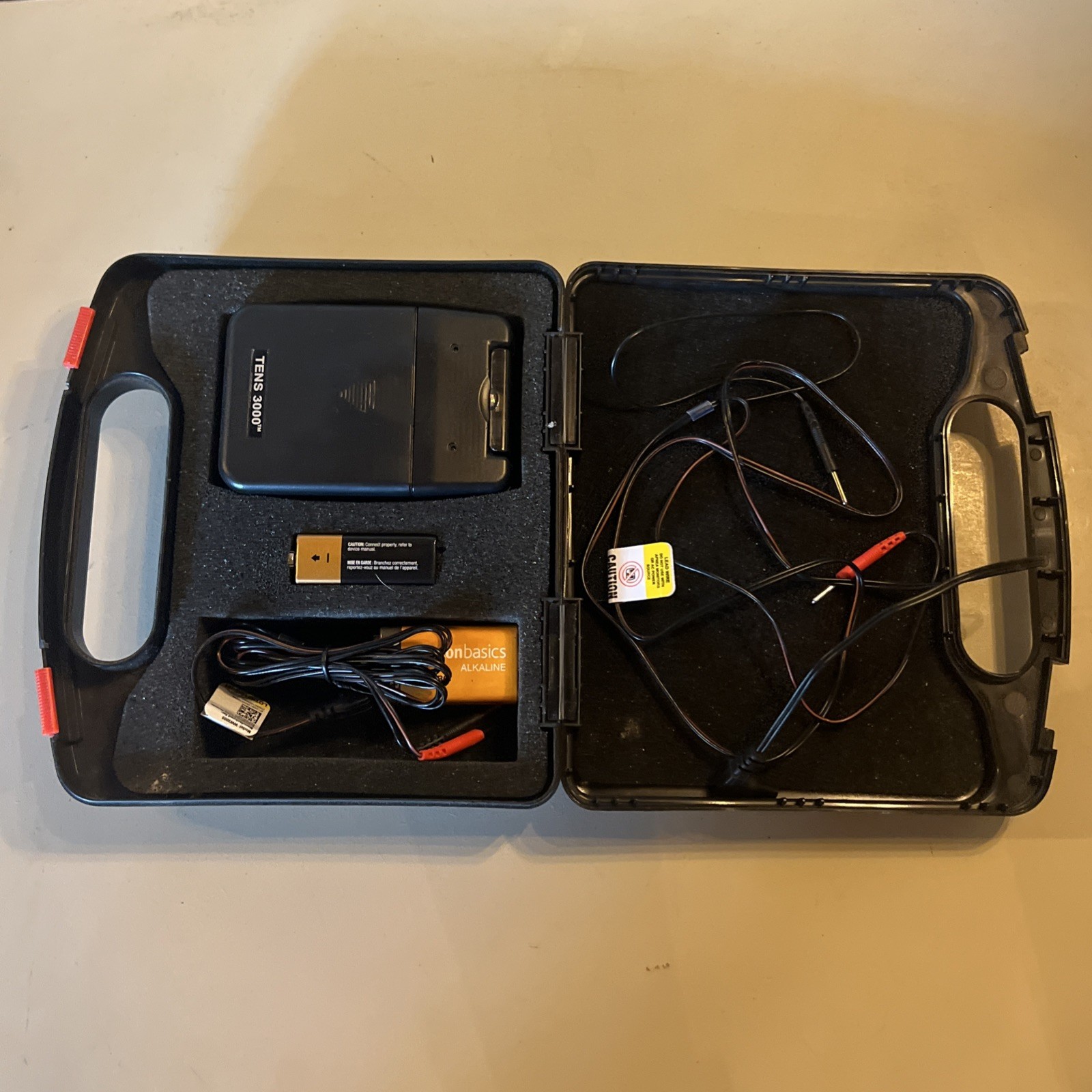 TENS 3000 Unit Complete Kit w/ Case, Leads, 2New Batteries Zynex