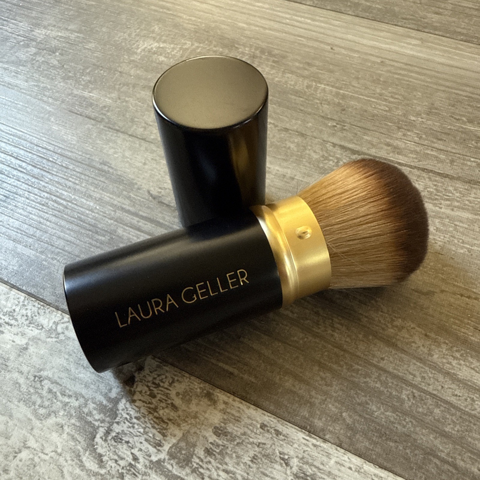 Laura Geller Retractable Airbrush Round Kabuki Brush – NEW
