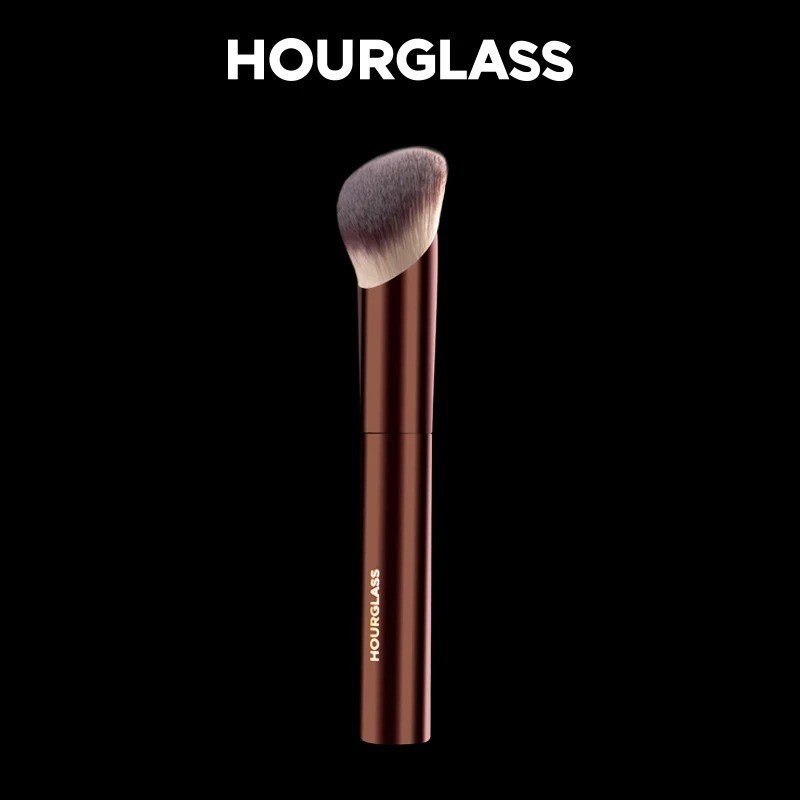 Hourglass Soft Glow Foundation Brush No.21 – Ambient Soft Bristles for Smooth