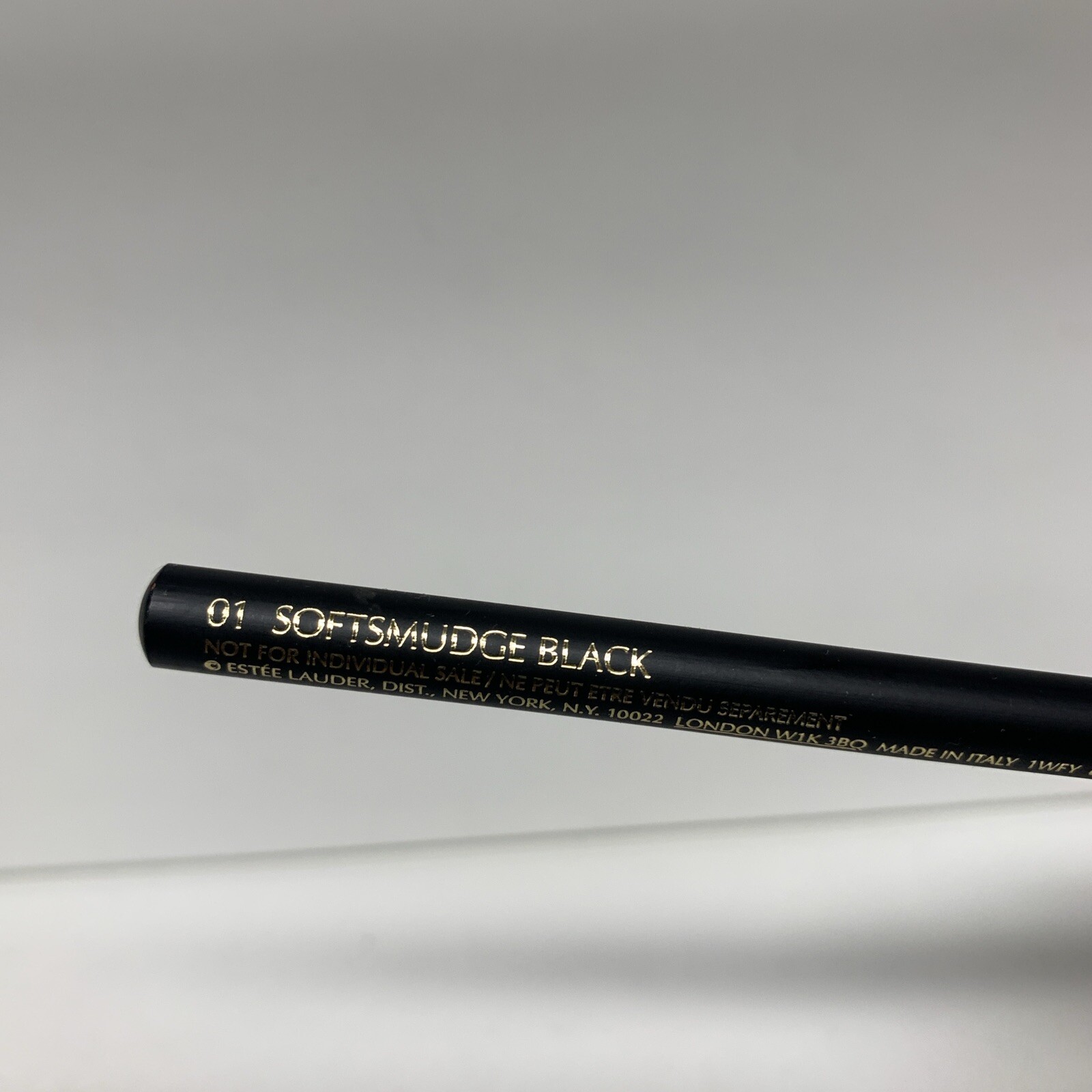 Estee Lauder Artist’s Eye Pencil Eyeliner – Softsmudge Black 01 STANDARD SIZE
