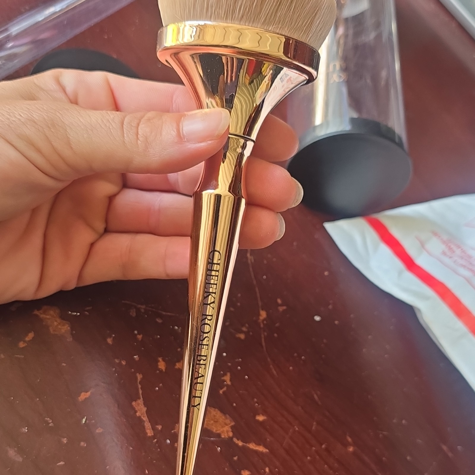 Cheeky Rose Beauty Powder Brush Gold Handle Round Shape Makeup Brush