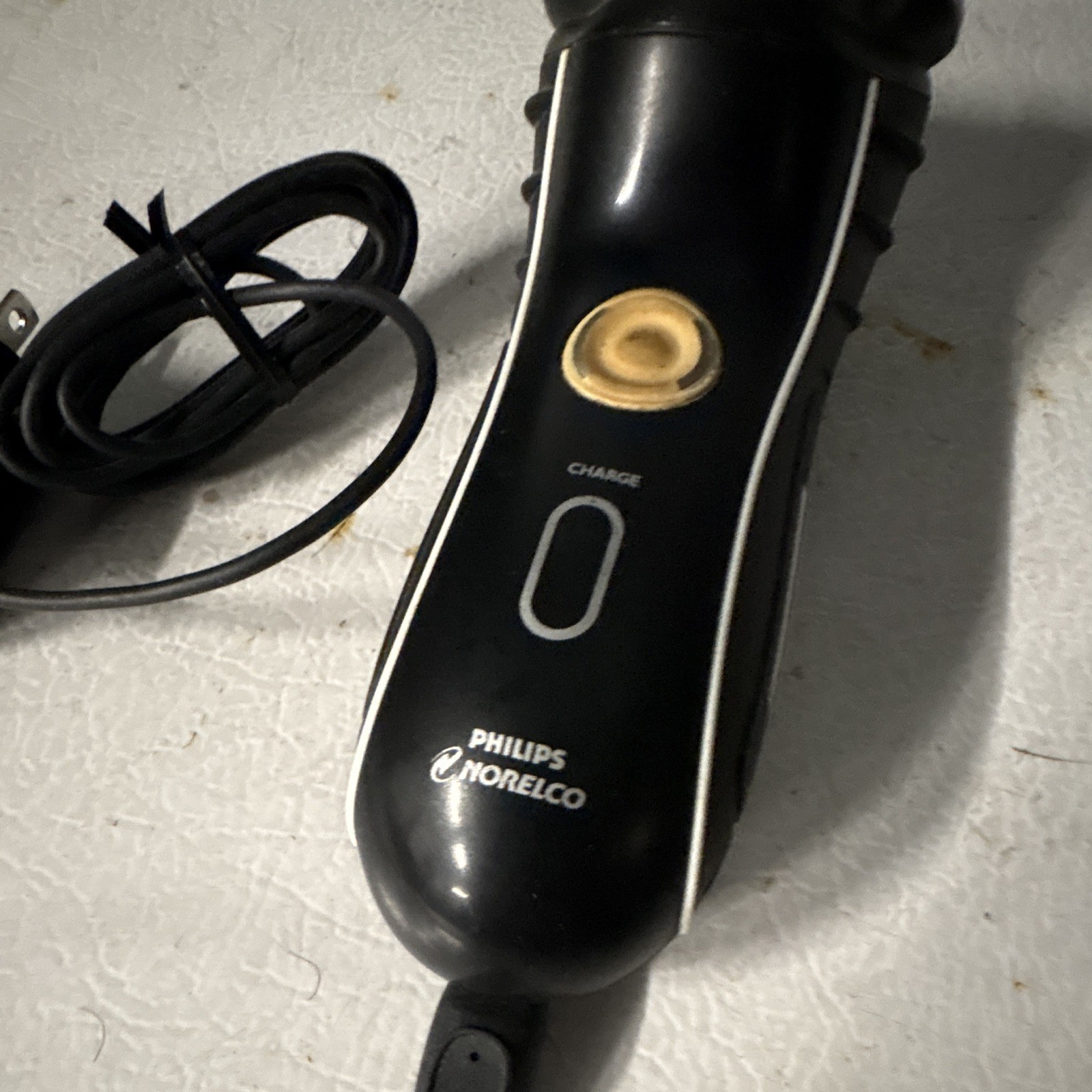 Philips Norelco 7310XL 3-Head Rotary Rechargeable Cordless Shaver/Trimmer