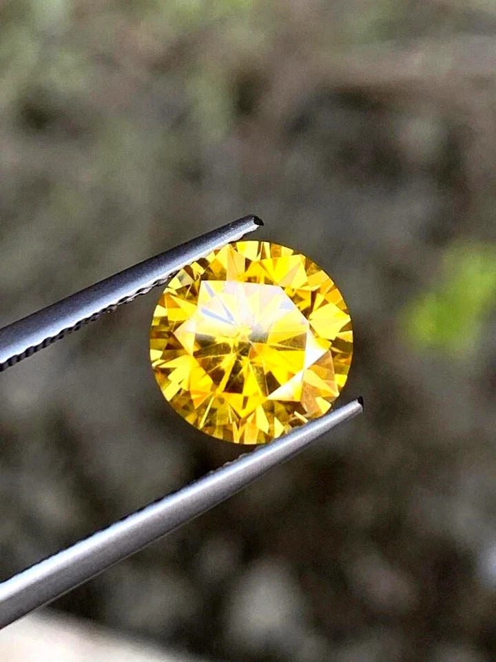 Certified 2 CT Round Cut Natural Yellow Color Loose Lab Grown CVD Diamond VVS1