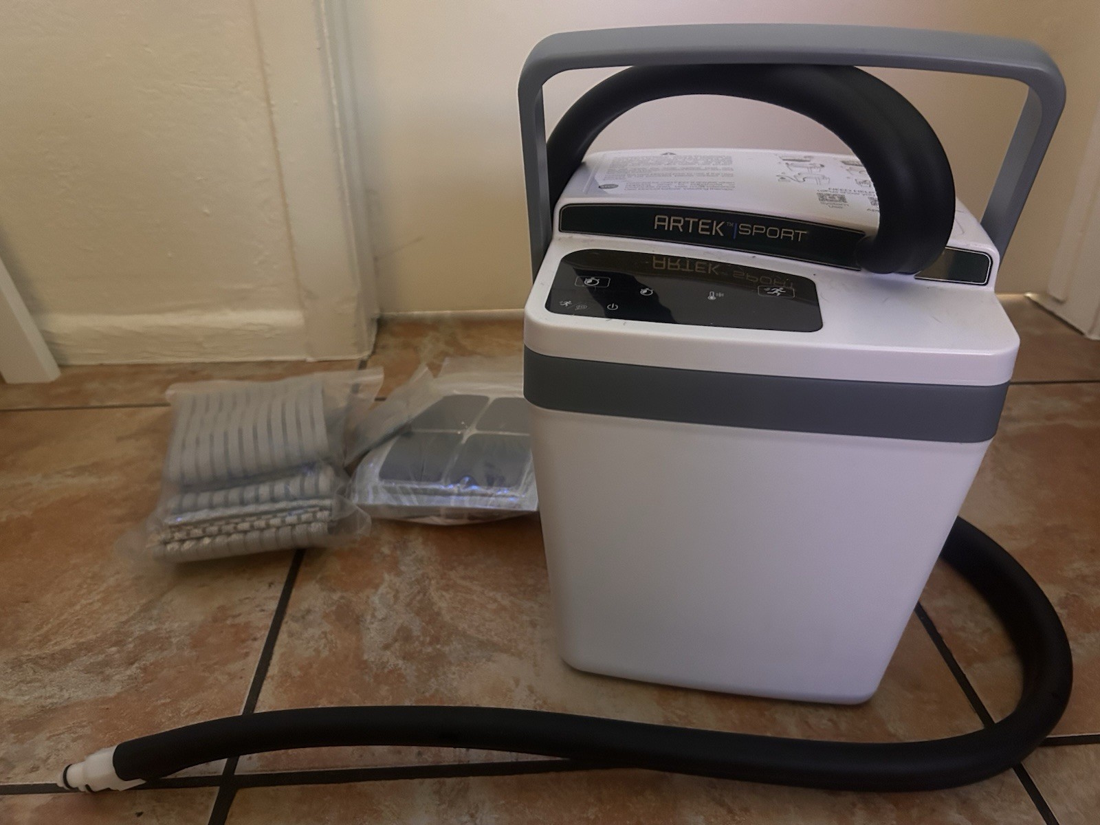 ARTEK SPORT Compression Therapy Pump Machine w/ Hose & Inflatable Sleeves