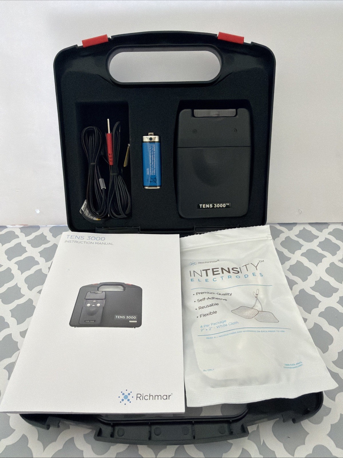 TENS 3000 ANALOG UNIT with ELECTRODES PADS COMPLETE WITH CASE 50422358