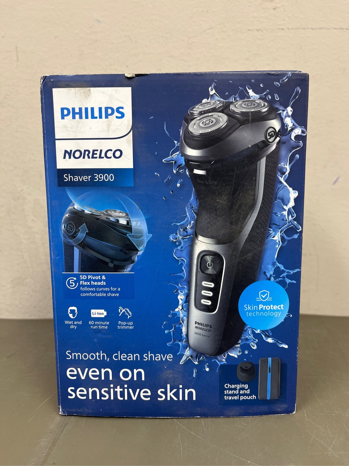 Philips Norelco Shaver 3900 Series, Wet and Dry Electric Shaver, P-Cap, Travel P