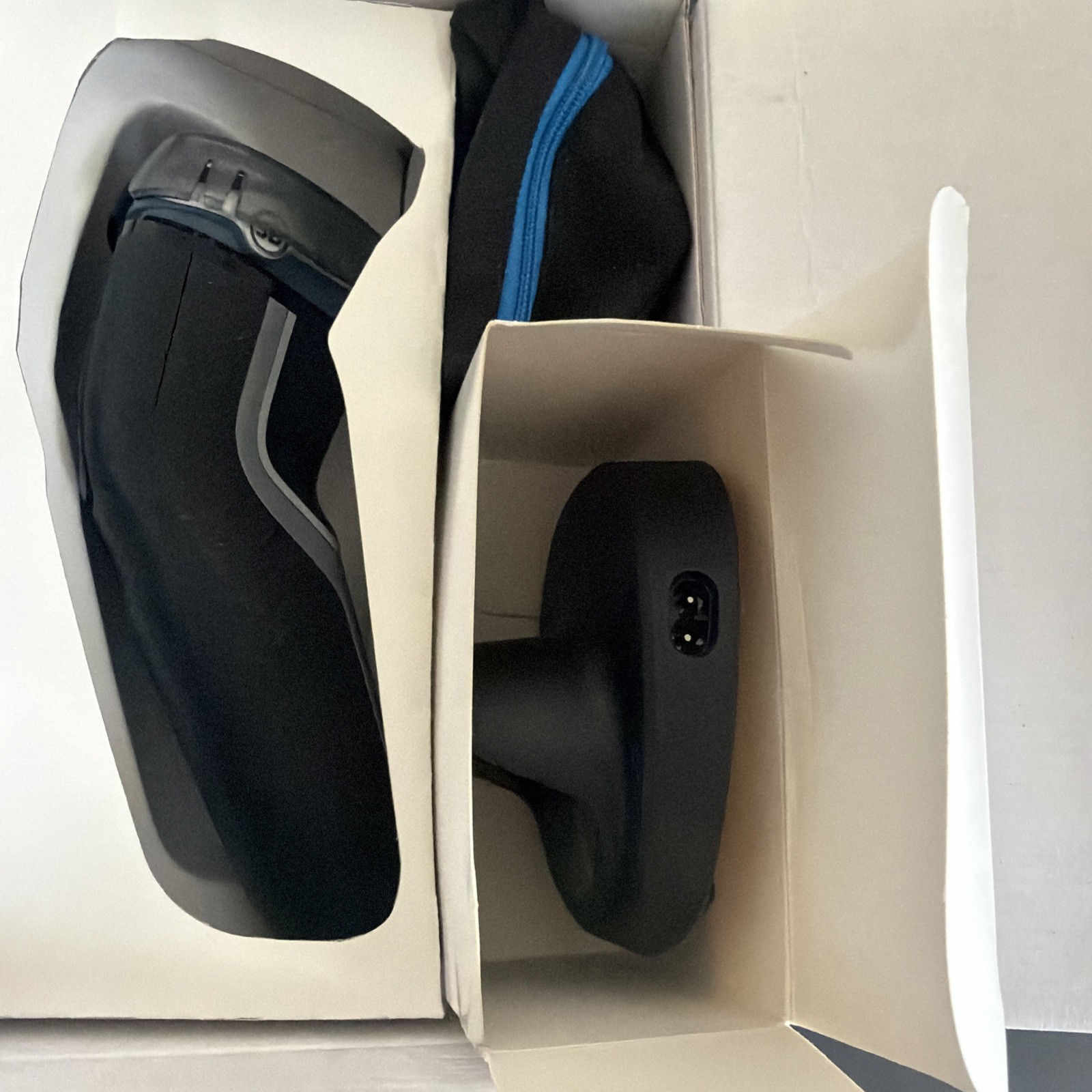 Philips Norelco Shaver 3900 Series, Wet and Dry Electric Shaver, Model S3341/92