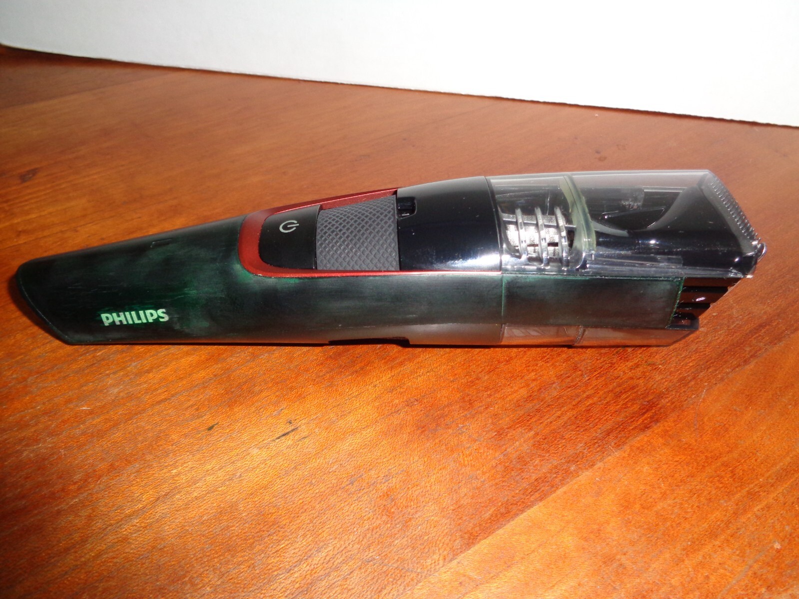Philips Norelco Cordless Vacuum Beard Trimmer BT7500 with 20 Length Settings