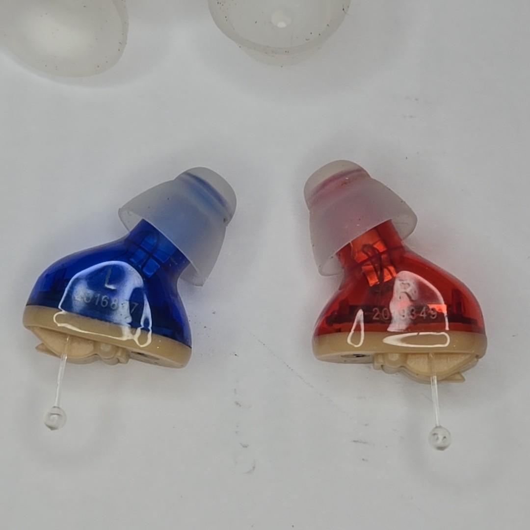 TWO MINI IN EAR CIC HEARING AMPLIFIER LEFT/RIGHT EAR 3 SMART PROGRAMS TESTED