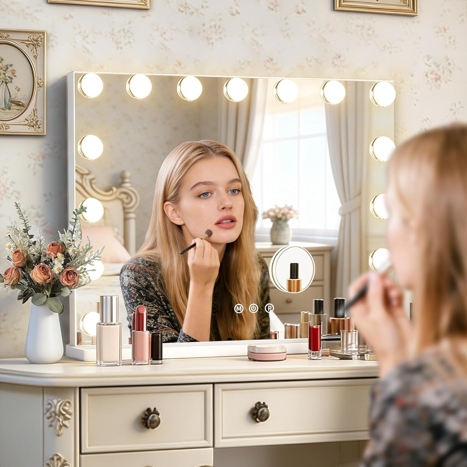 Contemporary 23″ x 18″ Makeup Mirror with USB Charging & Elegant Polished Frame