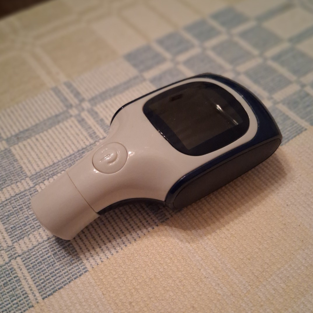 Digital Medical Thermometer with Digital Display, White/Blue