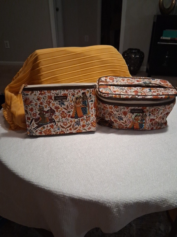 Celebrity 2-Piece Floral Multicolor Fabric Makeup Bag Set w/ Zipper & Mirror
