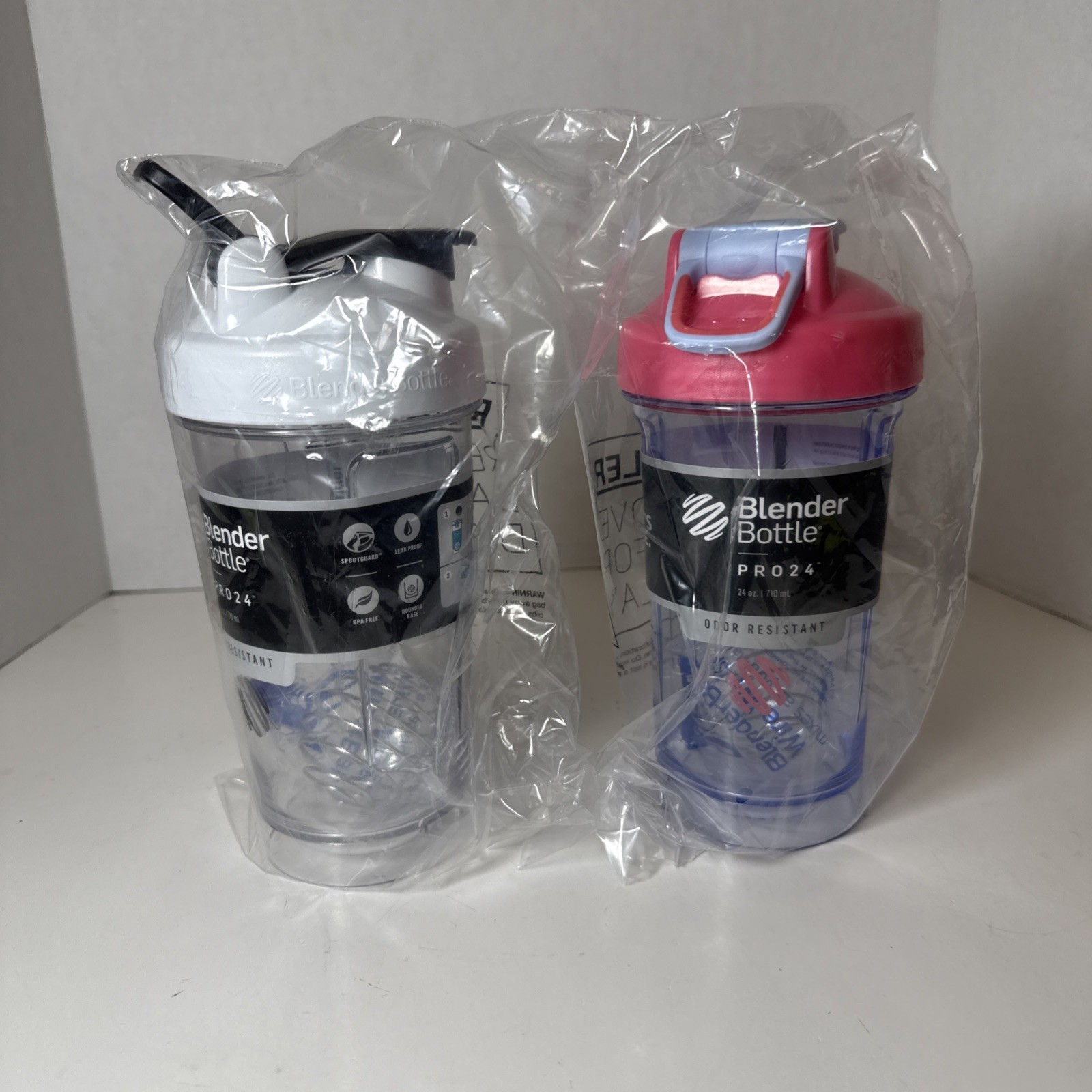 Blender Bottle Pro 24 Odor Resistant 24 oz New/Set of 2 1 White And 1 Pink Lid
