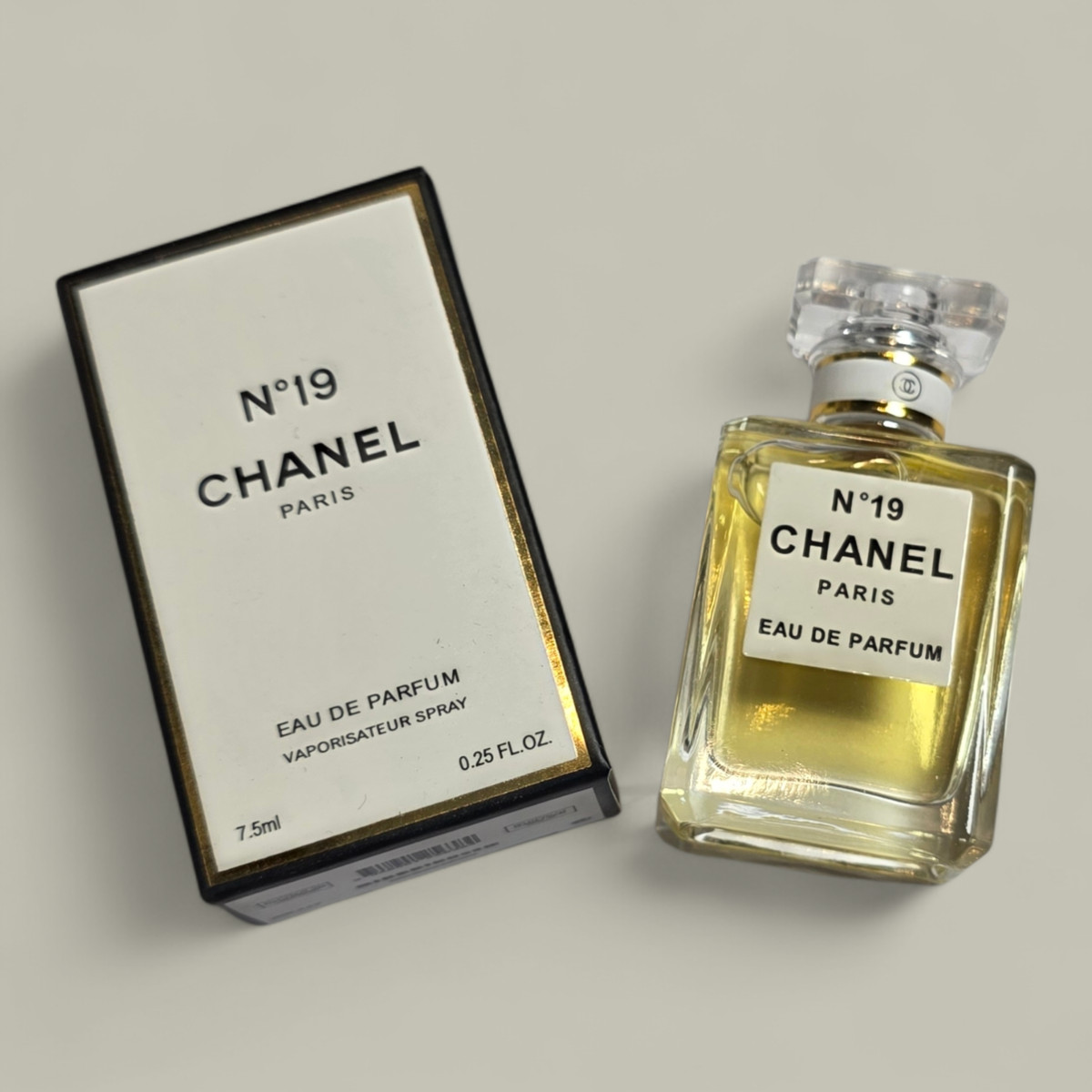 Chanel No19 Eau De Parfum, 7.5ml/0.25fl.oz. Mini Dabber