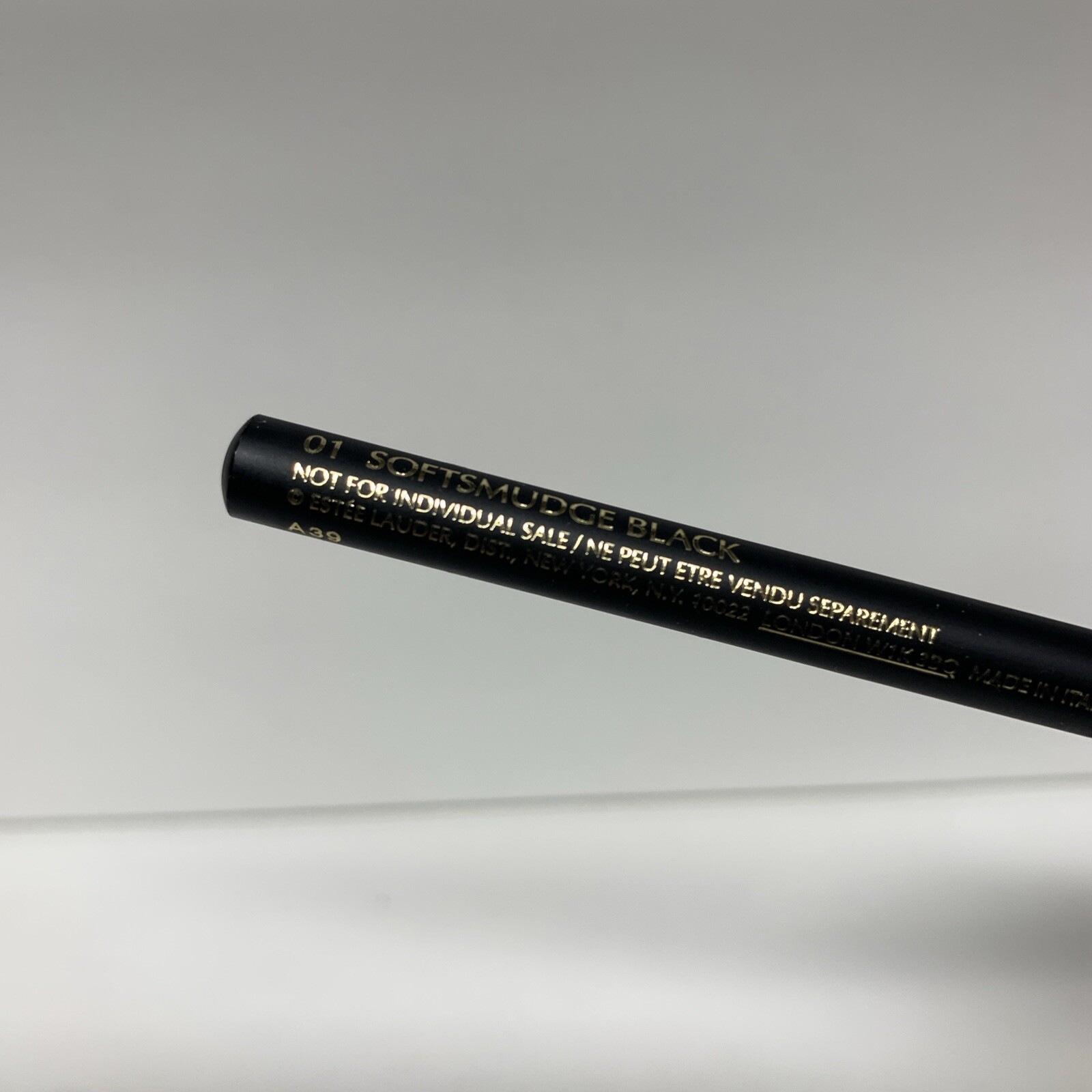 Estee Lauder Artist’s Eye Pencil Eyeliner – Softsmudge Black 01 STANDARD SIZE