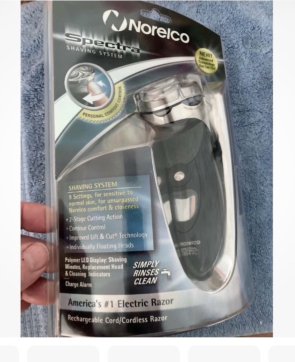 Norelco Electric Shaver Spectra Shaving System 8894 XLJames Bond Special Edition