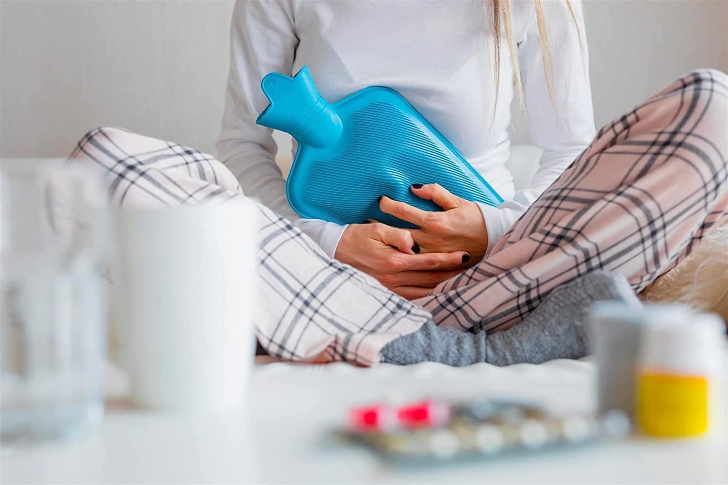 Natural Rubber Hot Water Bottle 2L BPA Free for Pain Relief and Therapy