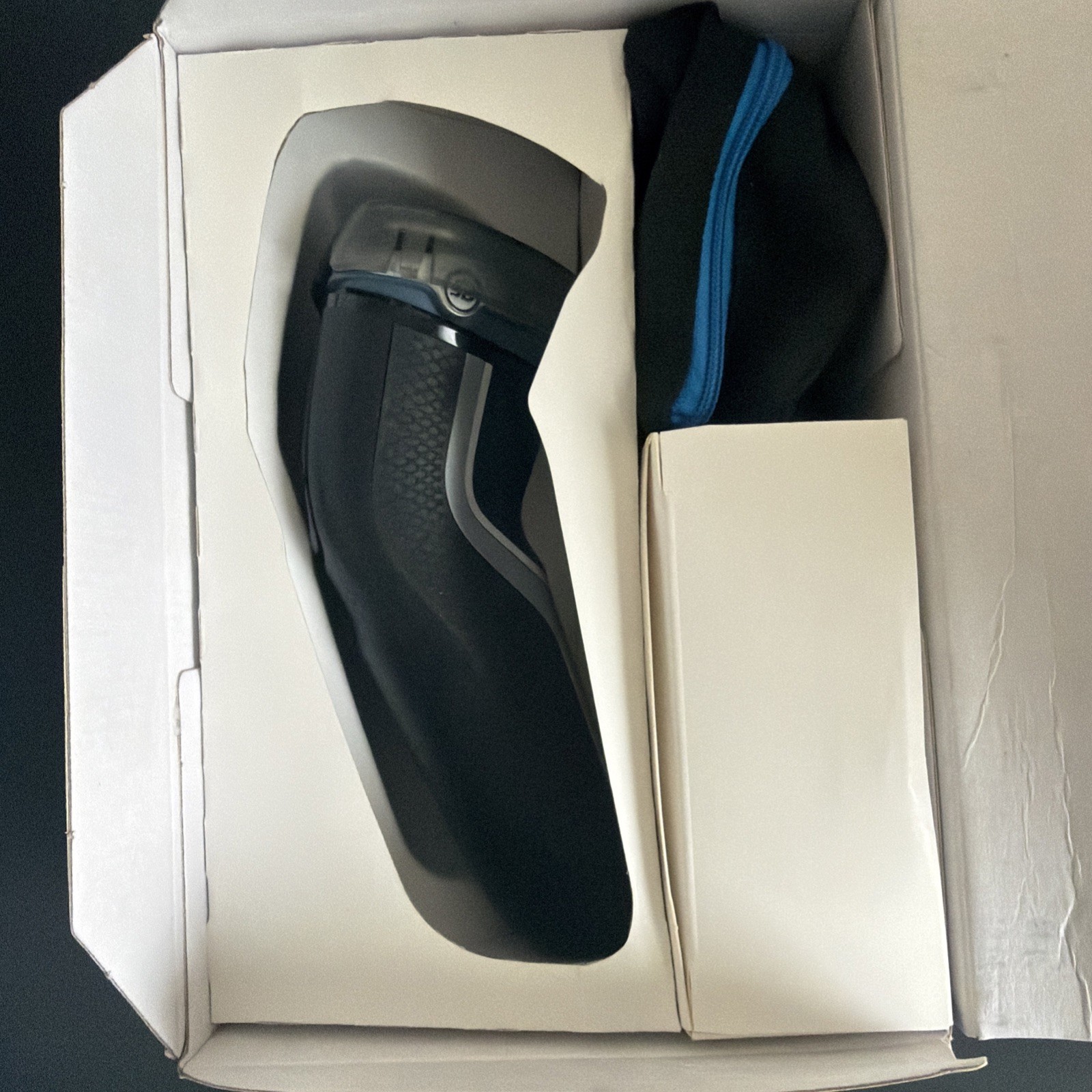 Philips Norelco Shaver 3900 Series, Wet and Dry Electric Shaver, Model S3341/92