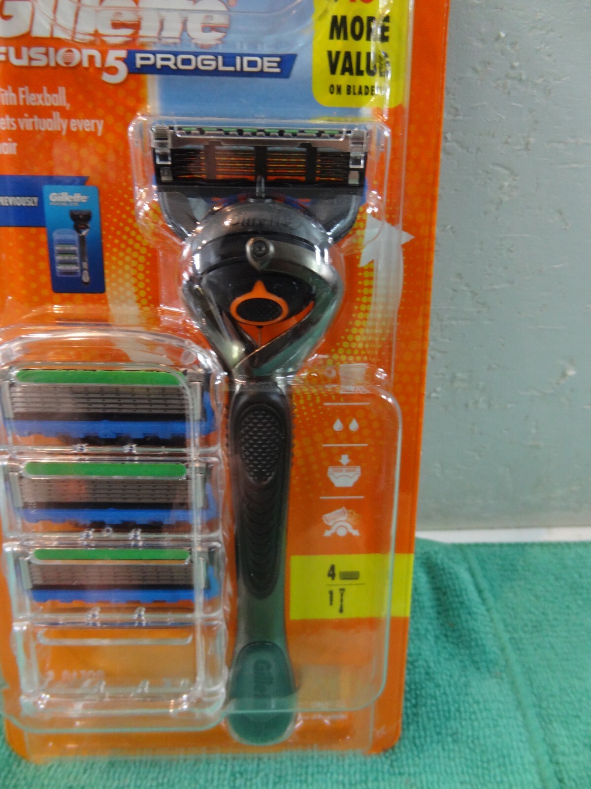 NEW Gillette Fusion 5 ProGlide Shaving Bundle 1 Razor Handle 4 Cartridges