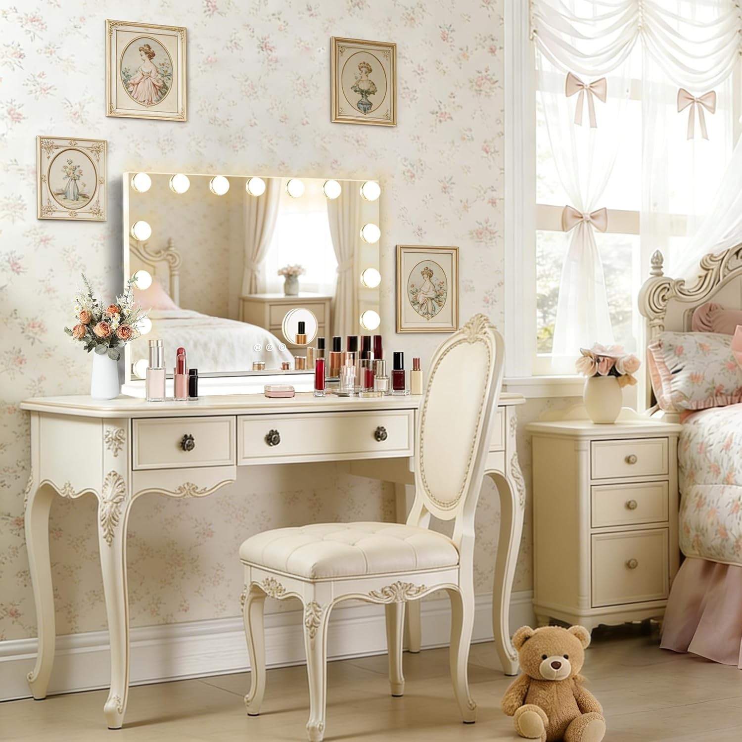 Contemporary 23″ x 18″ Makeup Mirror with USB Charging & Elegant Polished Frame