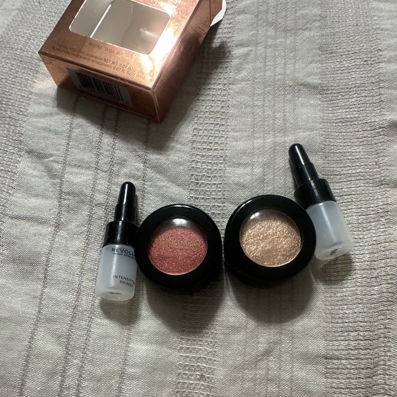 Revolution Flawless Foils Rose Gold Foil Eyeshadow + Primer Vegan 0.07 fl oz