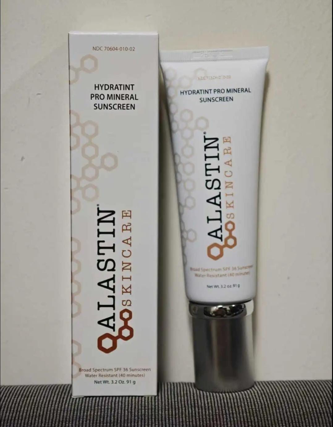 Alastin HydraTint Pro Mineral-Broad Spectrum Tinted Facial SP (3.2 oz) Exp 04/28