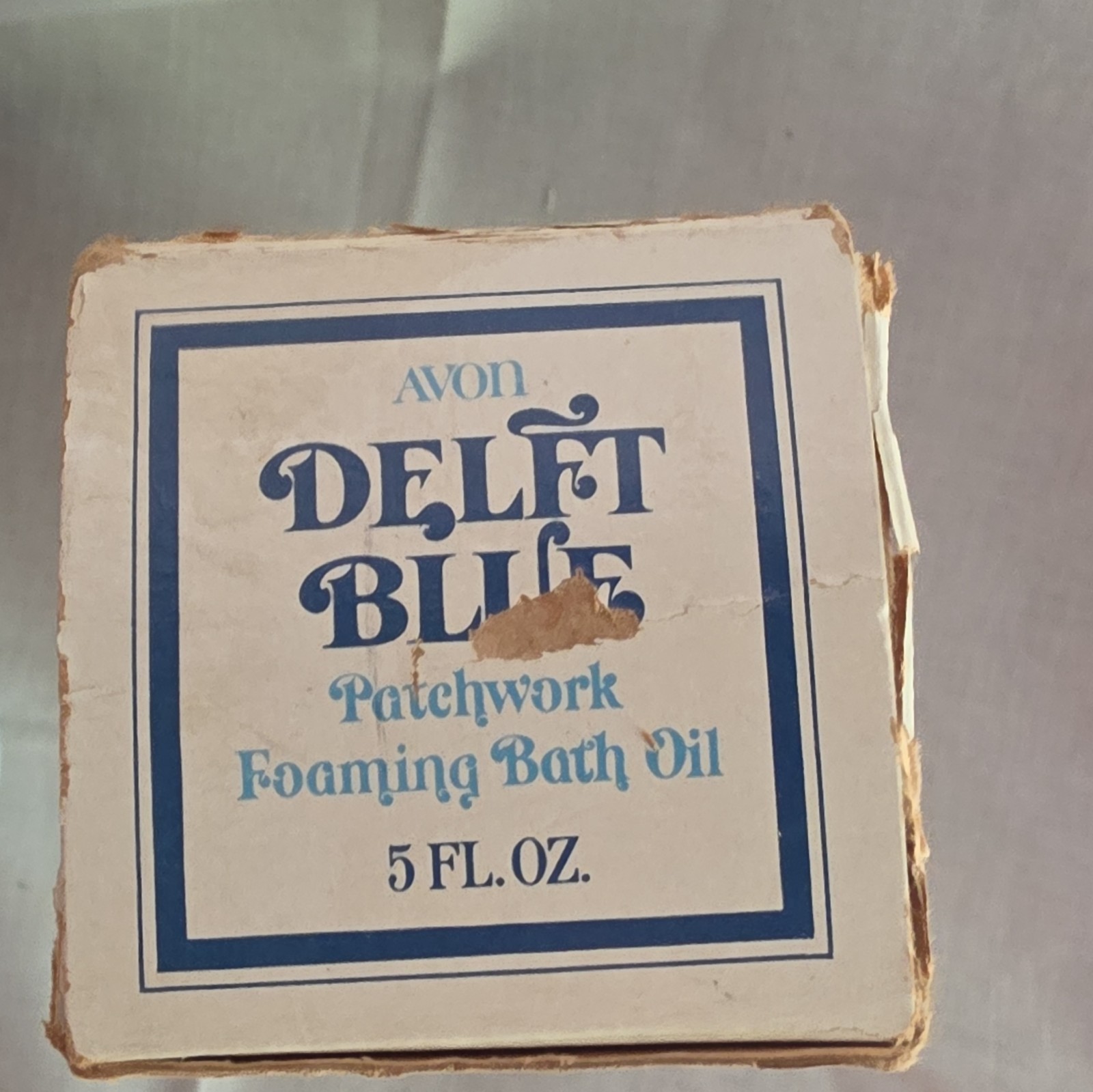 Avon Delft Blue Patchwork Foaming Bath Oil 5 fl oz Blue & White