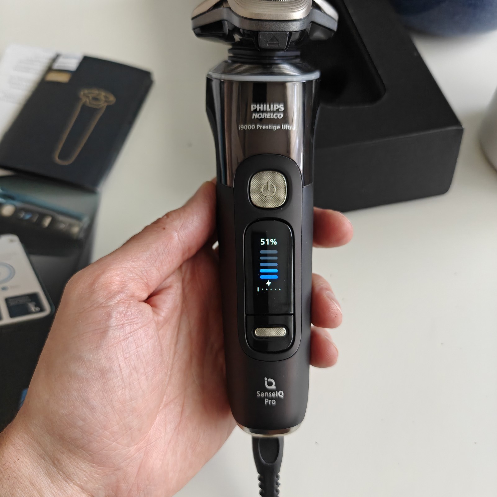 Philips Norelco i9000 Prestige Shaver XP9400 Open Box – UV Case