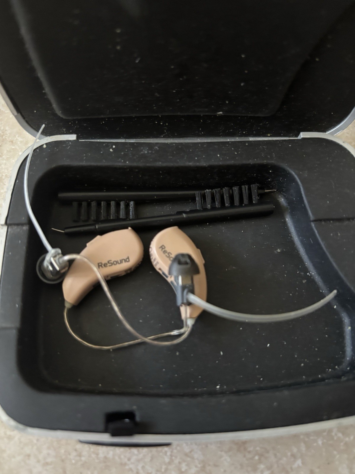 * UNTESTED * Resound Hearing Amplifier, Case, Brush & Expired Batteries (Parts)
