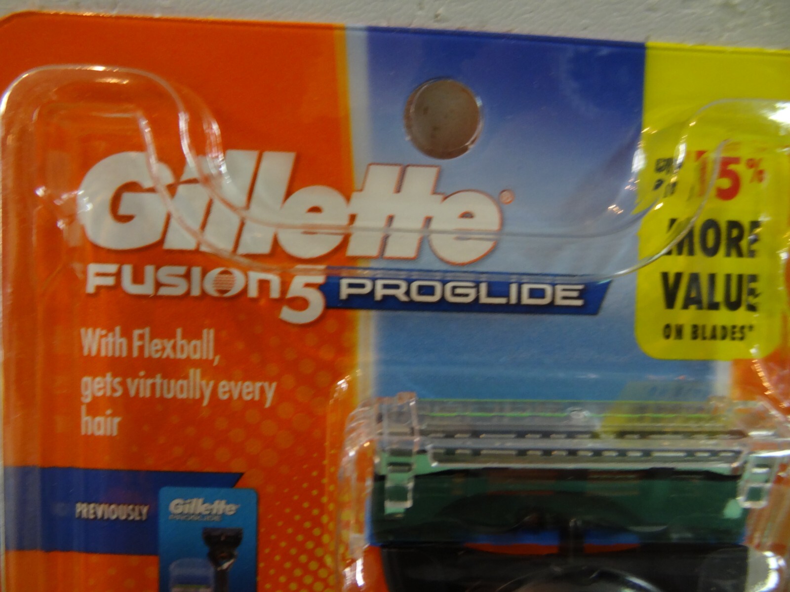NEW Gillette Fusion 5 ProGlide Shaving Bundle 1 Razor Handle 4 Cartridges