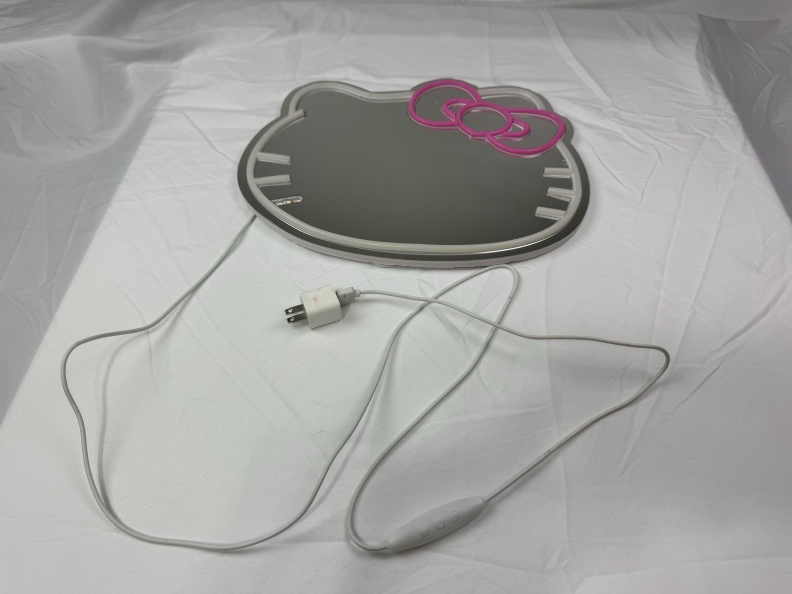 Hello Kitty LED Lighted Wall Mirror White/Pink Plastic Hello Kitty Neon Mirror