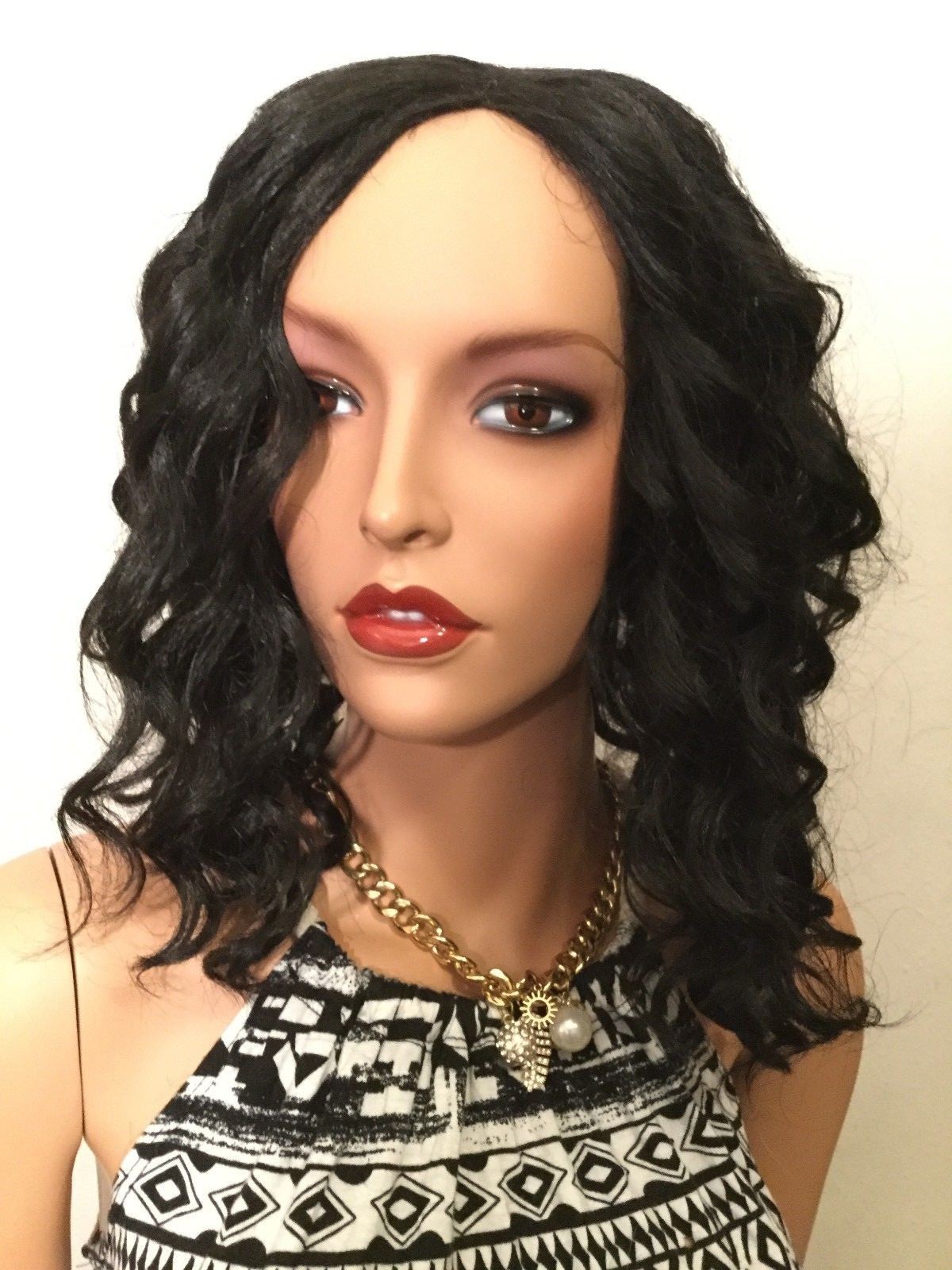 NWT Vanessa C Part Off Black Medium Wavy Look Wig