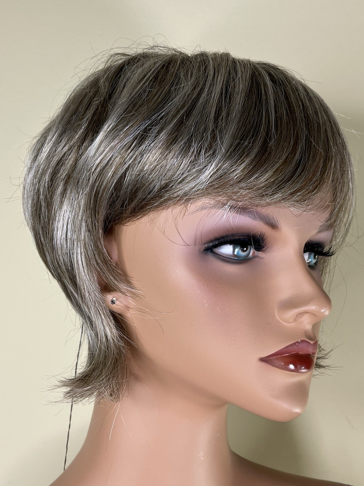 TWC Perfect Image Synthetic “Hot Stuff” Wig NWT Size Average Platinum Frost