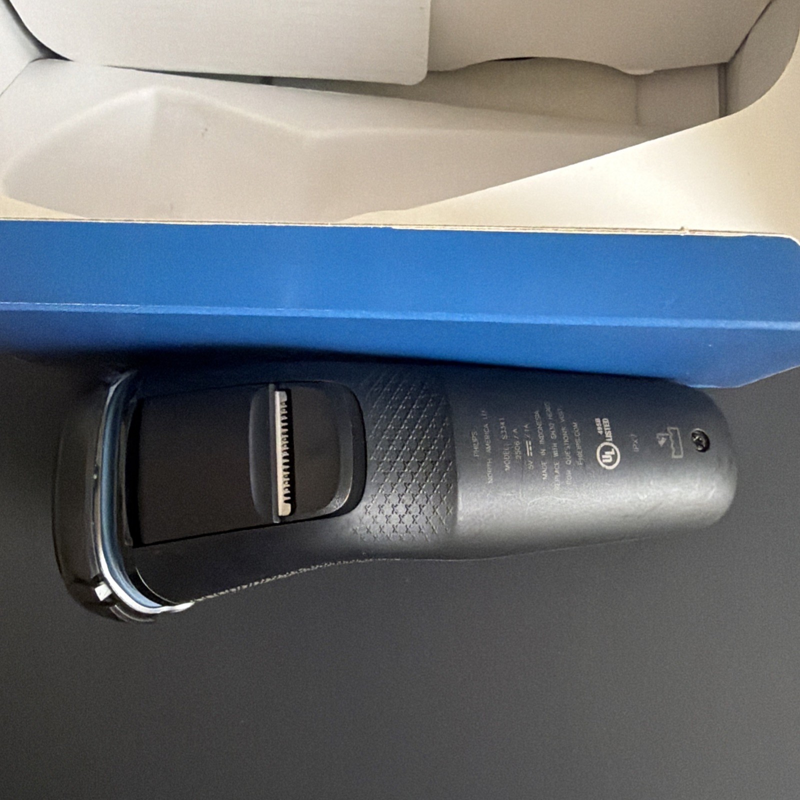 Philips Norelco Shaver 3900 Series, Wet and Dry Electric Shaver, Model S3341/92