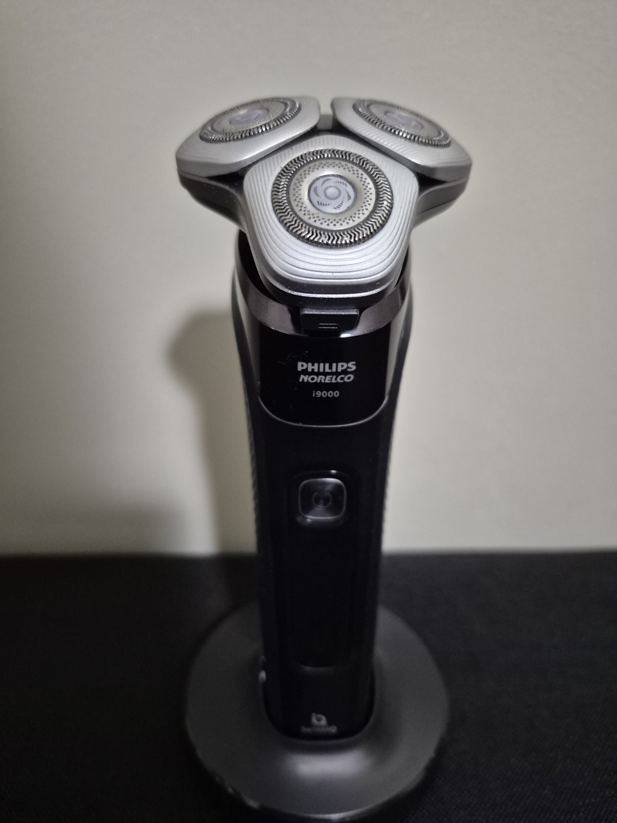 Philips Norelco i9000 X9000 Wet/Dry 3-Head Rotary Battery Face Shaver Black