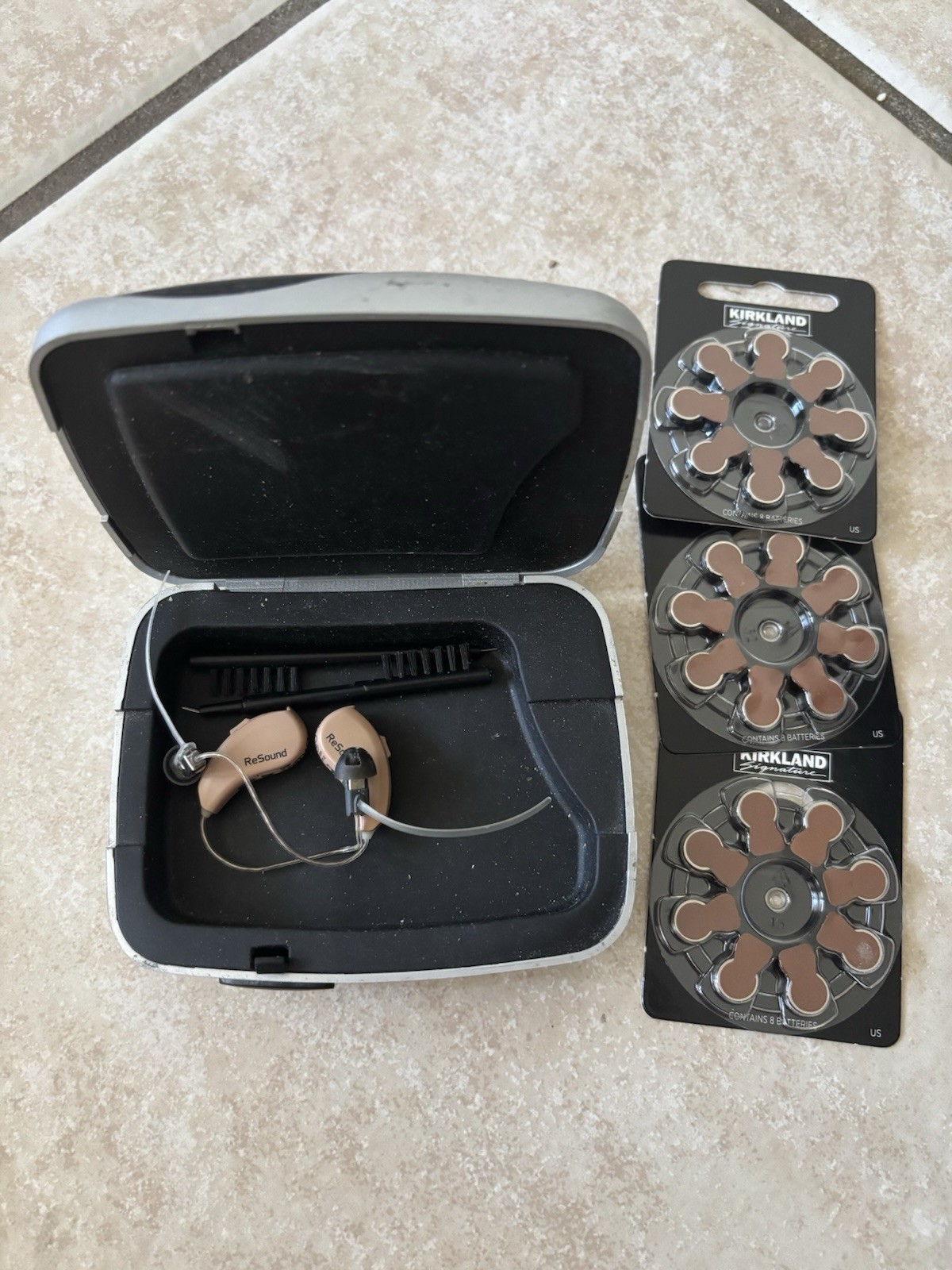 * UNTESTED * Resound Hearing Amplifier, Case, Brush & Expired Batteries (Parts)