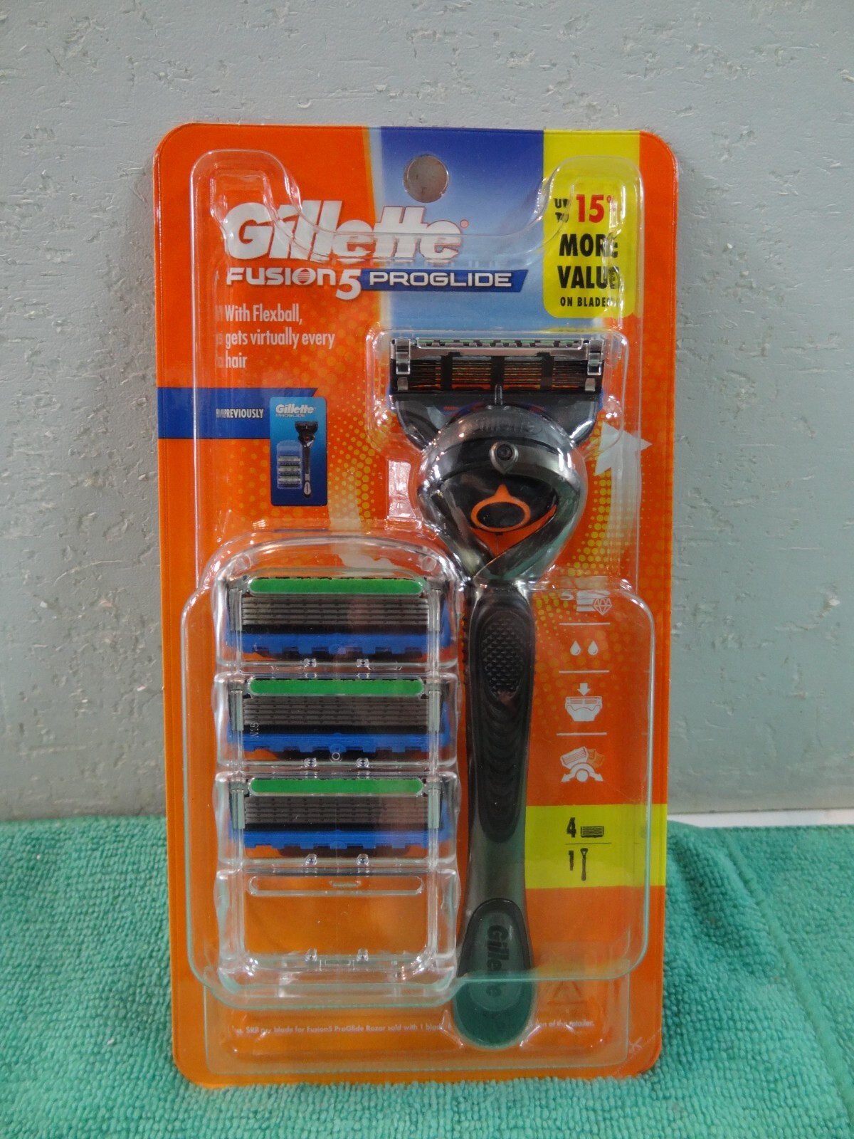 NEW Gillette Fusion 5 ProGlide Shaving Bundle 1 Razor Handle 4 Cartridges