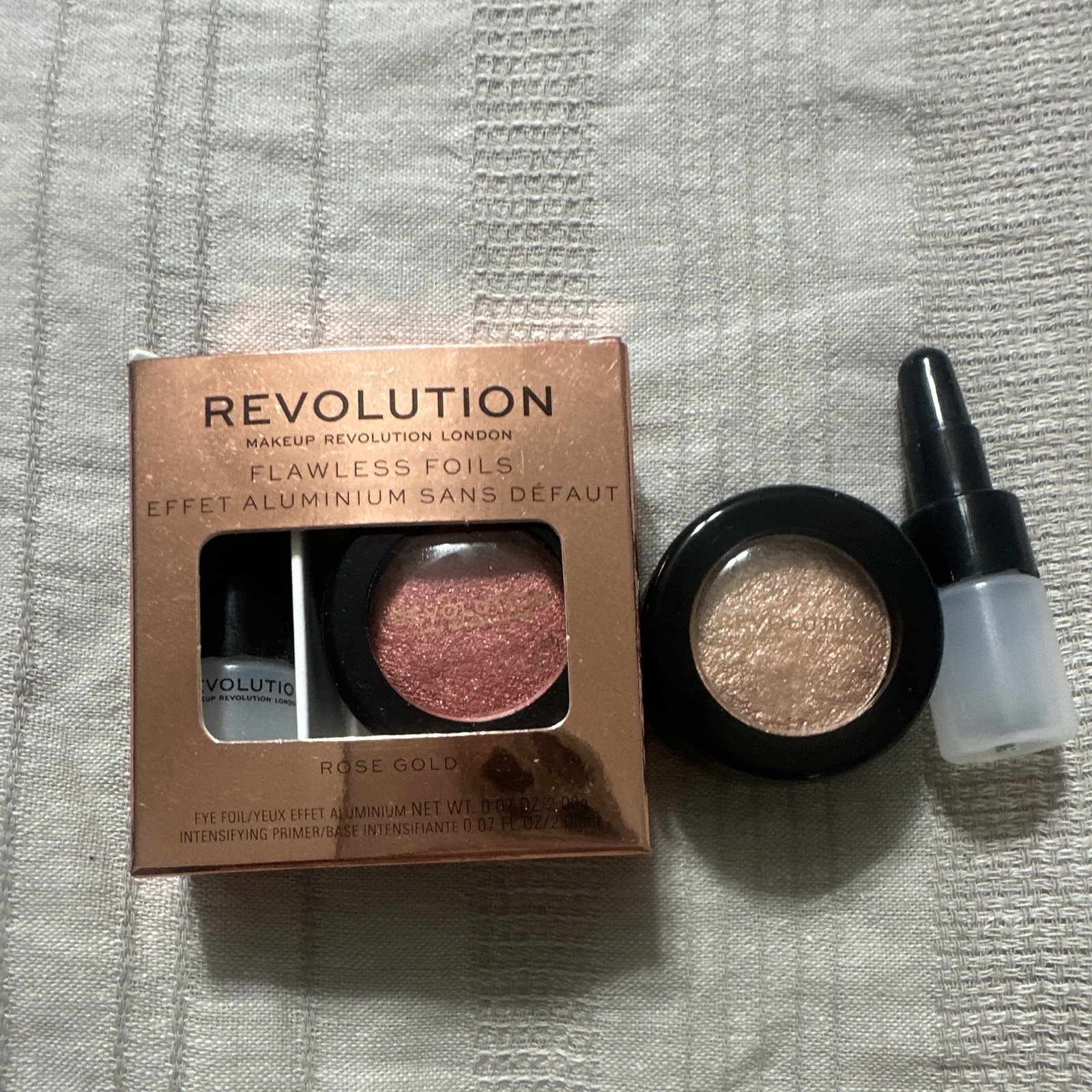 Revolution Flawless Foils Rose Gold Foil Eyeshadow + Primer Vegan 0.07 fl oz